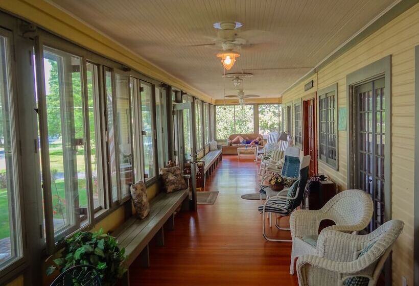 פנסיון Lake Ripley Lodge W Lake Front Rooms, Grand Porch, Kayaks & Paddleboard