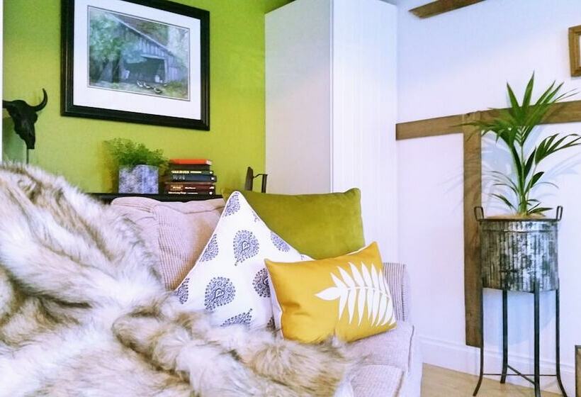 بنسيون The Estate Koroit Boutique