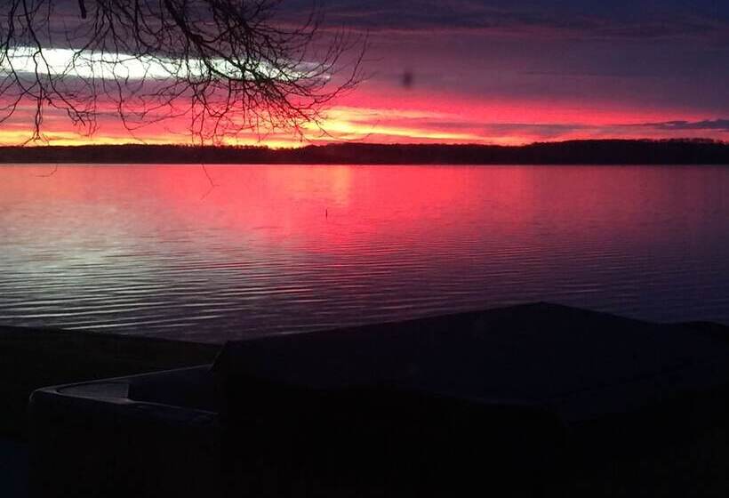 Waters Edge B&b Resort