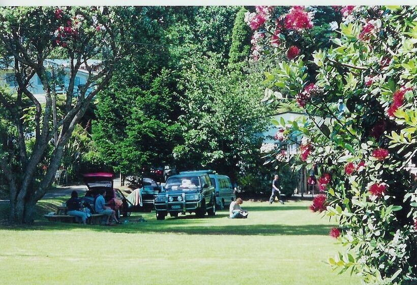فندق صغير Egmont Eco Leisure Park & Backpackers