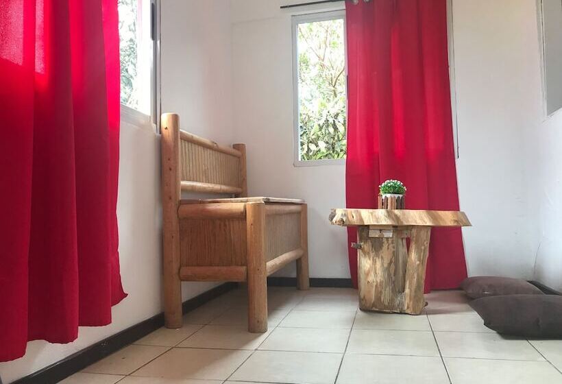 צימר La Petite Maison Cabañas & Hostal