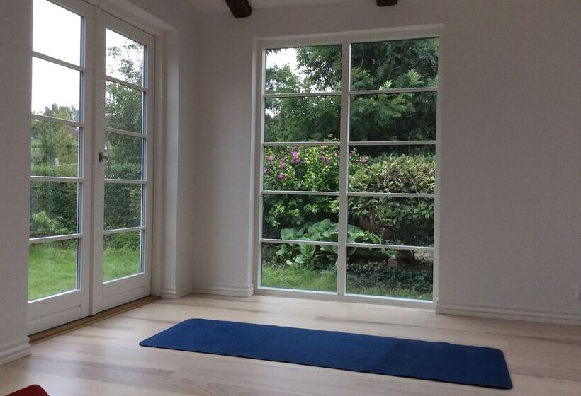 تختخواب و صبحانه Lotus Bb & Spa   Indre Ro Yoga
