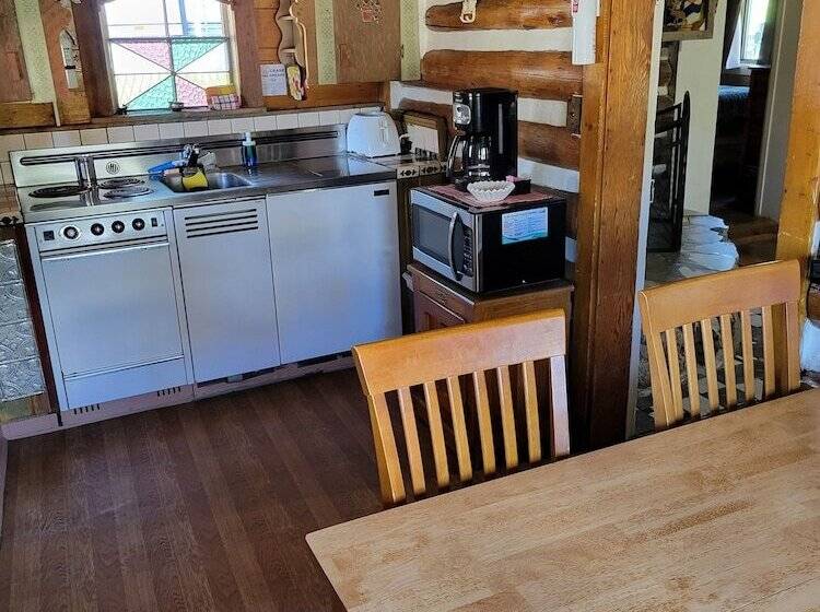 Chinook Cabins & Rv Park