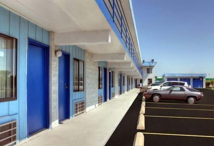 Country Host Motel