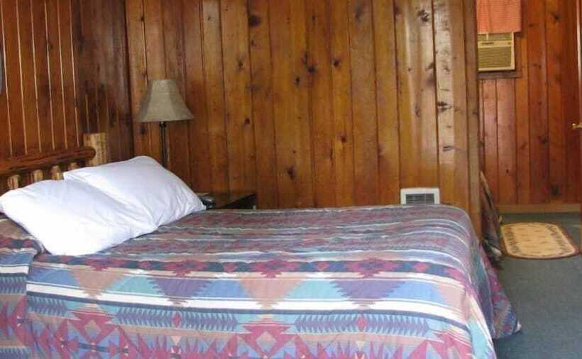 Evergreen Motel