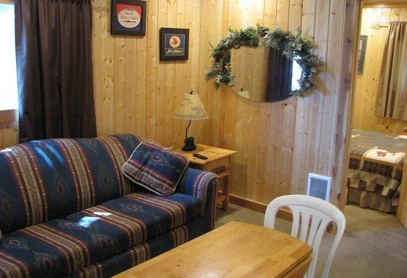 Evergreen Motel