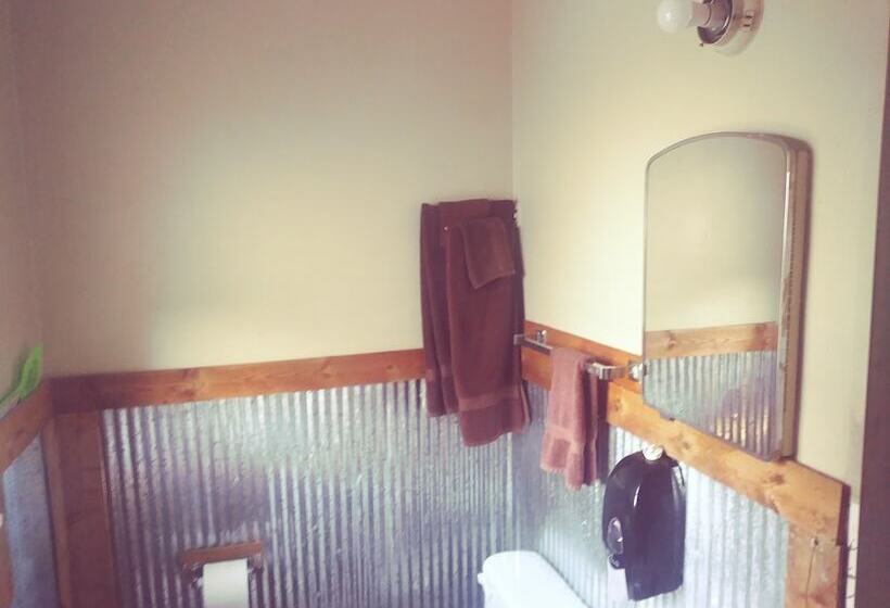 Headwaters Motel