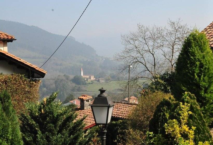 هتل Apartamentos Llugarón