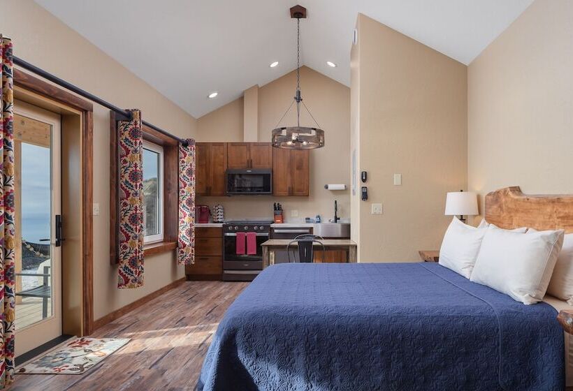 هتل Baycrest Lodge