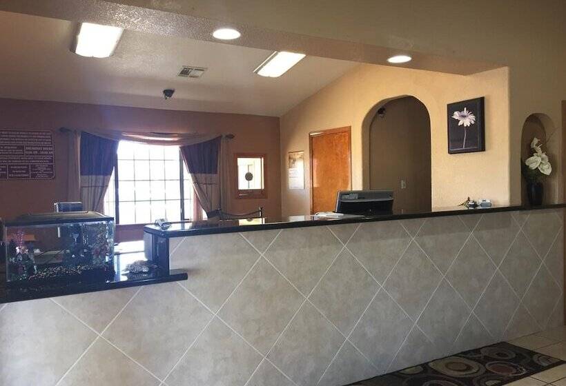 מוטל Royal Inn Pearsall