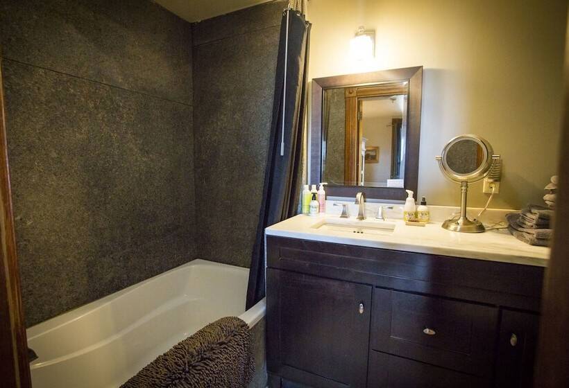 مبيت وإفطار Mt. Philo Inn