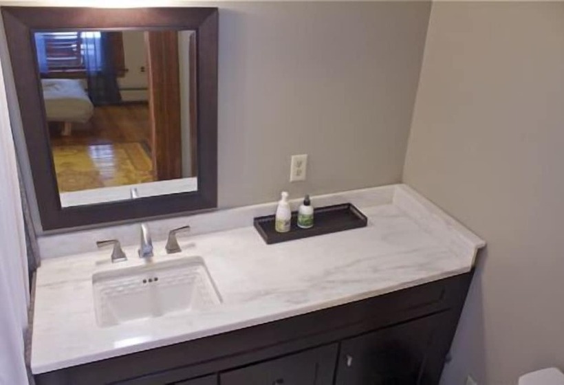 مبيت وإفطار Mt. Philo Inn