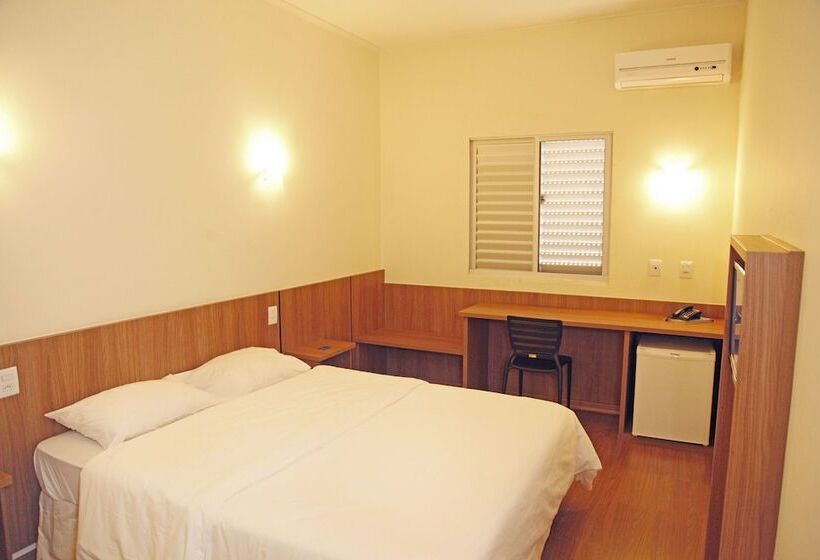 Bernal Hotel Econômico