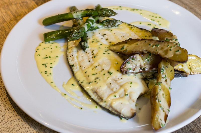 فندق فئة نجمة واحدة The Fenwick Steak & Seafood Pub