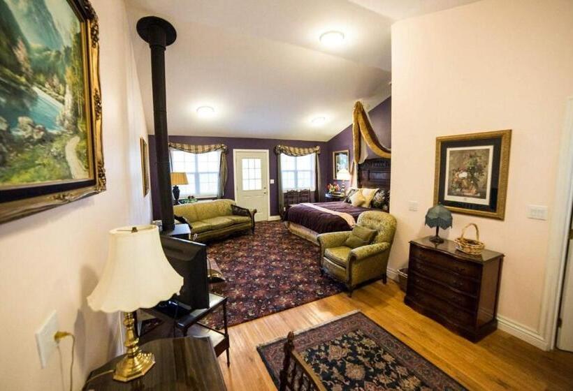 Отель Hearthstone Elegant Lodge