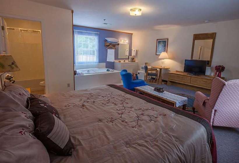 هتل Maggie Valley Creekside Lodge