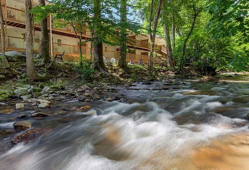 هتل Maggie Valley Creekside Lodge