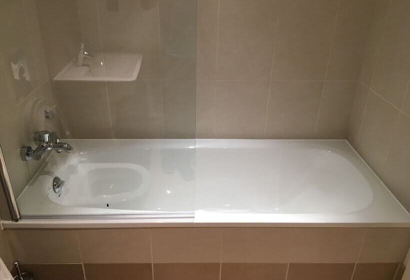 هتل Starlite Serviced Apartments
