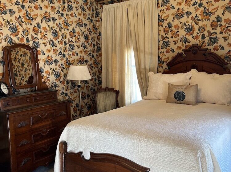 هتل The Buxton Inn