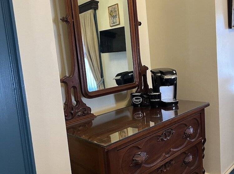 هتل The Buxton Inn