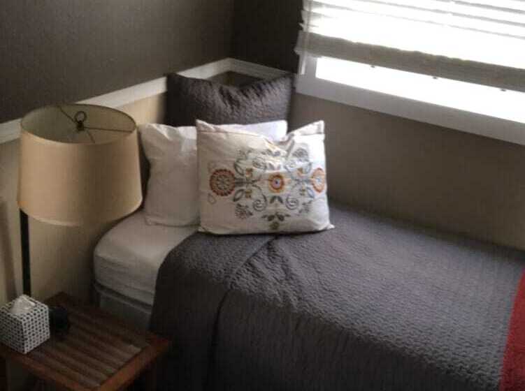 هتل White House Inn On The Waterfront