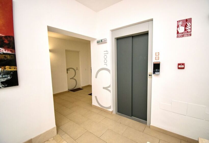 Lili Apartments
