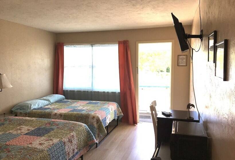 فندق على الطريق Cedar Inn