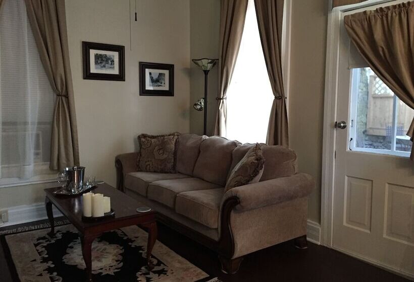 پانسیون Elmwood House