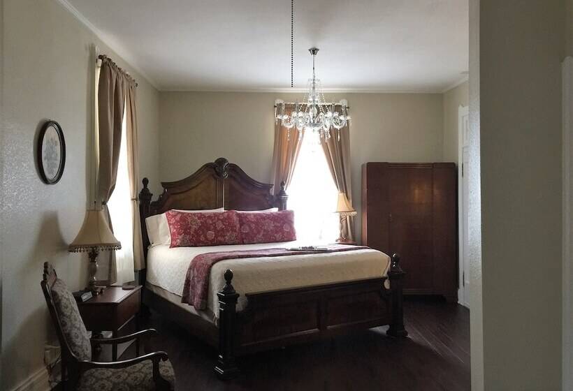 پانسیون Elmwood House