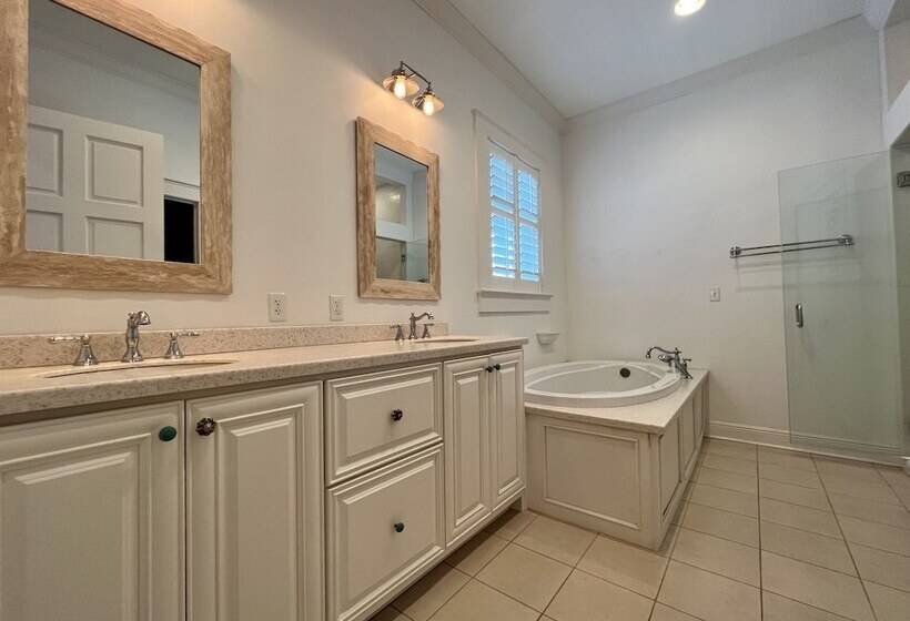 בית מלון כפרי Bay Town Inn