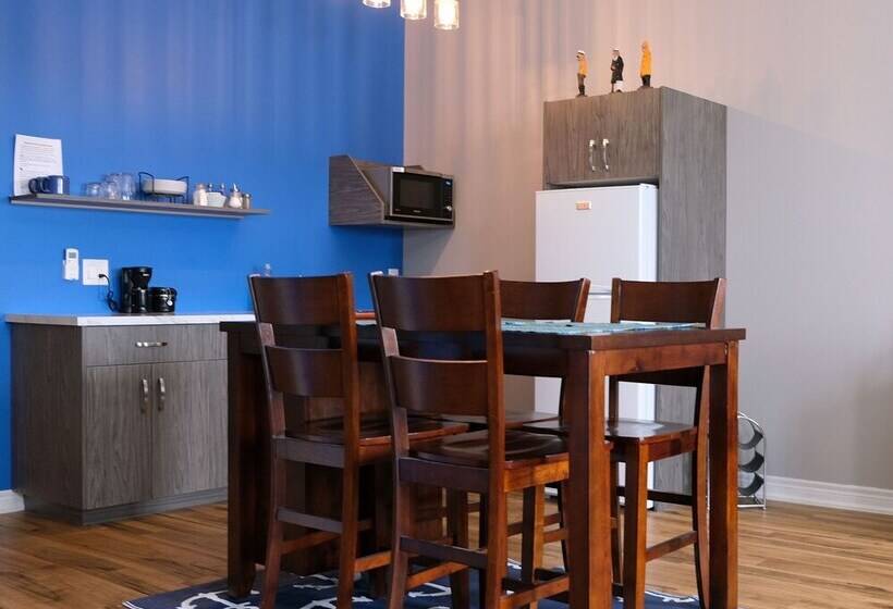 Отель Canalside Restaurant, Inn & Kitchen Store