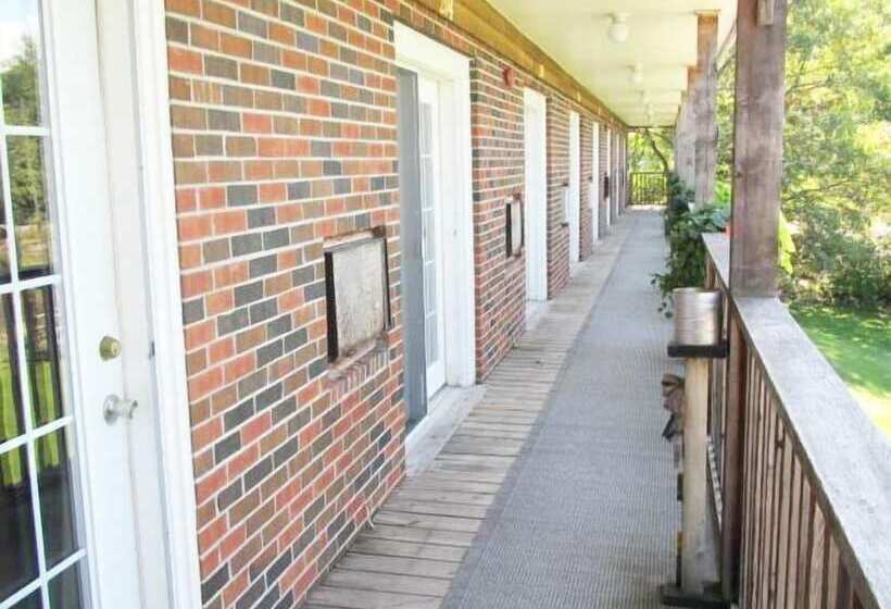 Отель Muskey's Landing Resort