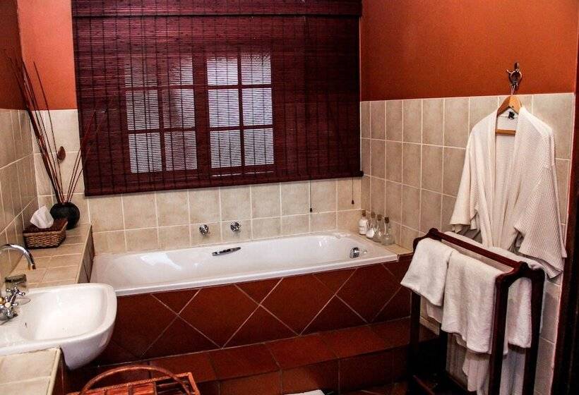 Отель Thula Thula Game Lodge