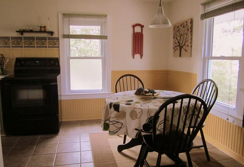 Пансион Dancing Tree Guest Suite