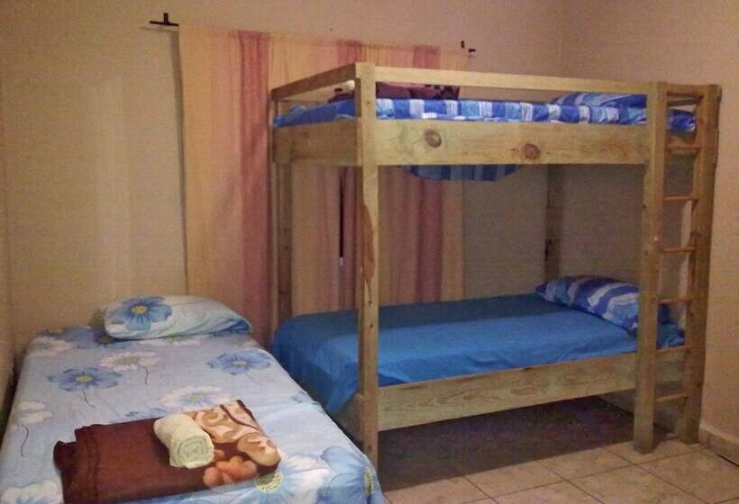 The Guaras Hostal   Hostel