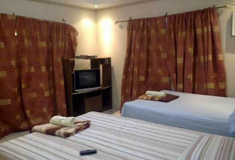 The Guaras Hostal   Hostel