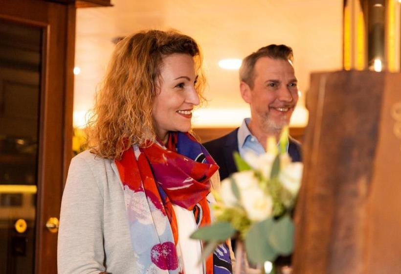 فندق Königshof Bed And Breakfast