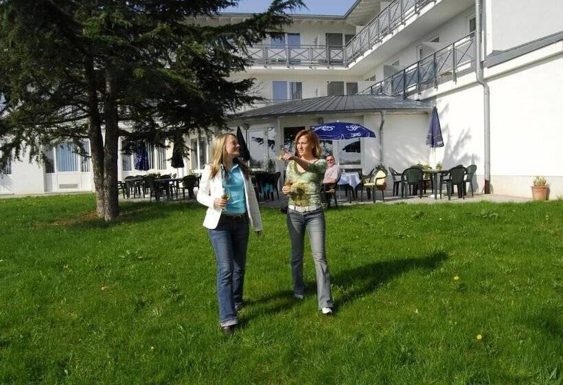 ホテル Restaurant Südpfalz Terrassen