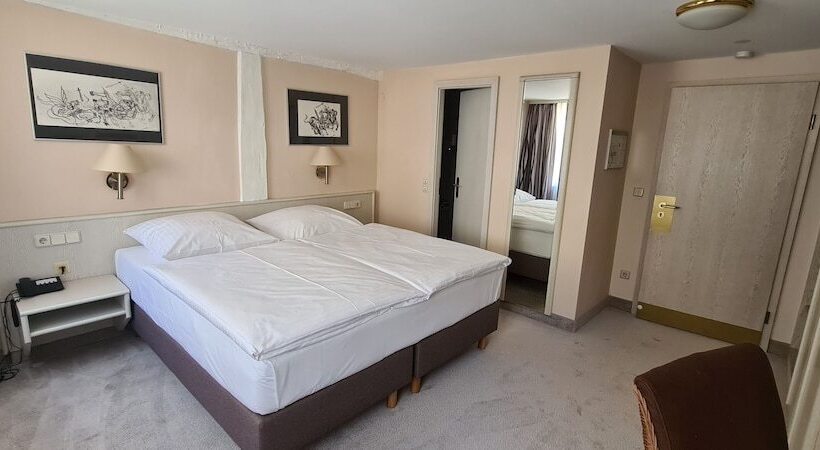 호텔 Garni  Am Ellinger Tor