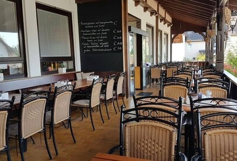 Отель & Restaurant Zum Ochsen  Ox Distillery