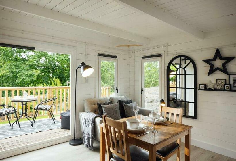 Caban Du Bach Pembroke With Private Garden
