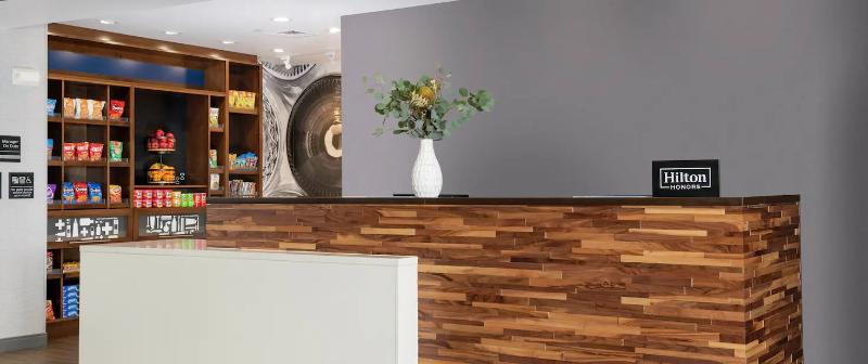 Отель Hampton Inn Midland, On