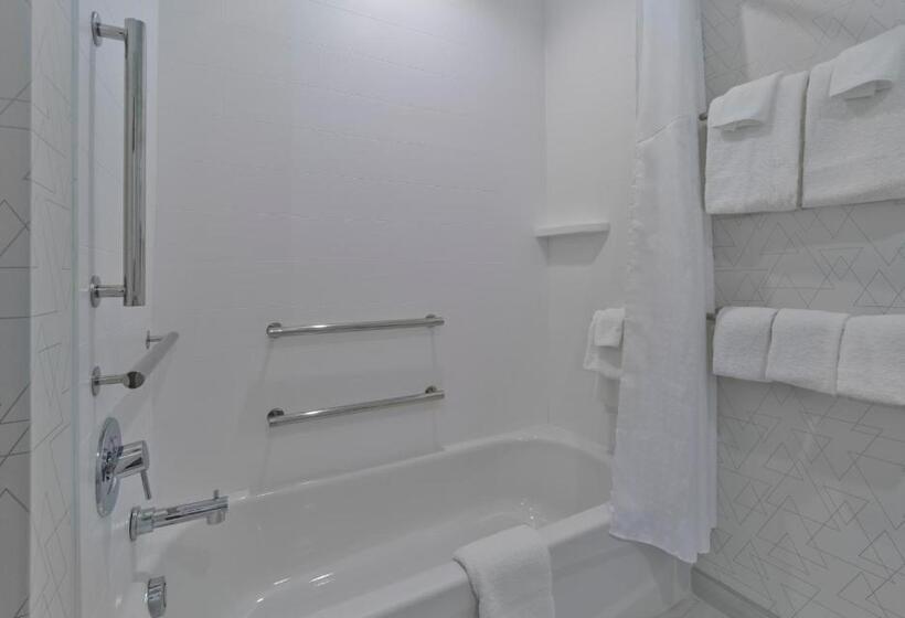 هتل Holiday Inn Express   Huntsville Space Center, An Ihg