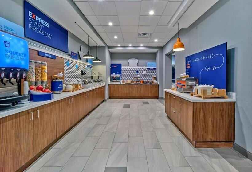 هتل Holiday Inn Express   Huntsville Space Center, An Ihg