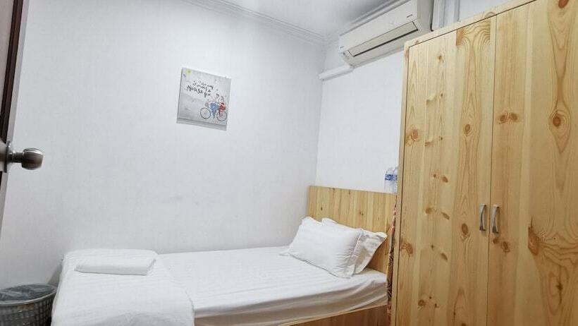 فندق Oyo Home 90372 Greybirds Hostel