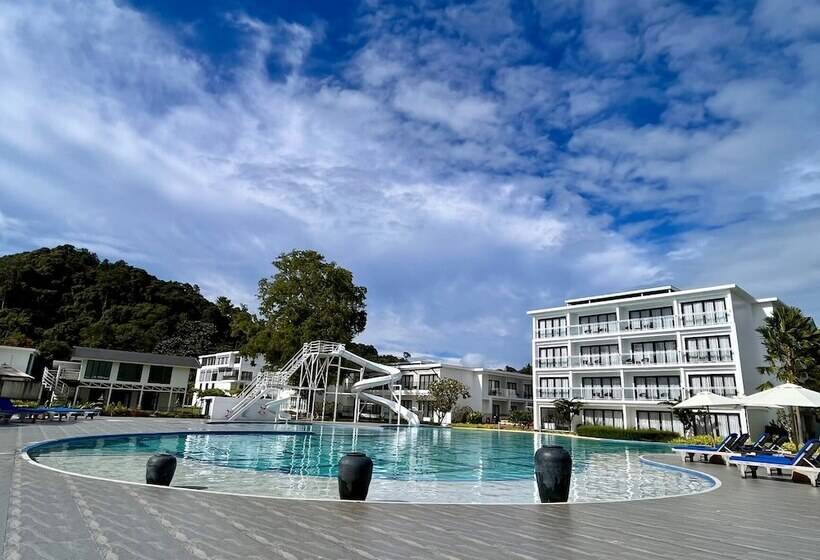 هتل Royal Yao Yai Island Beach Resort