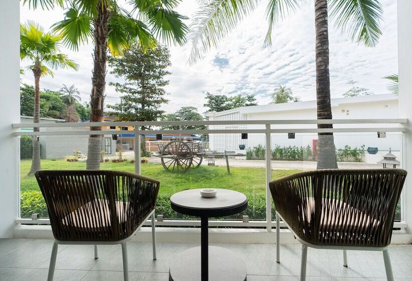 هتل Royal Yao Yai Island Beach Resort