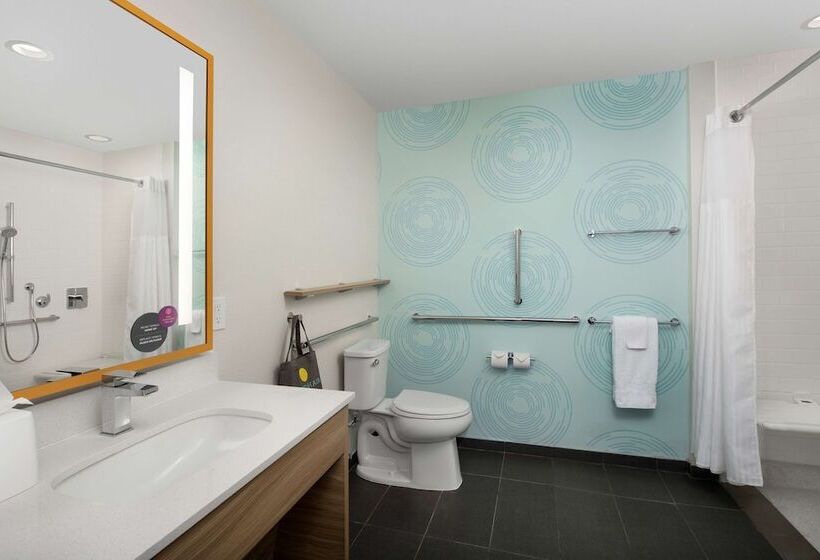 هتل Tru By Hilton Miami West Brickell