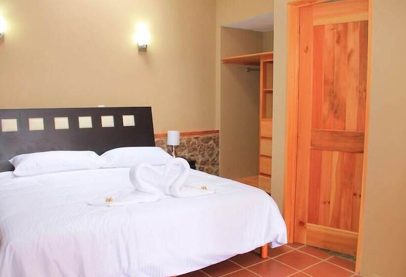 هتل Y Cabañas Mountain Lodge