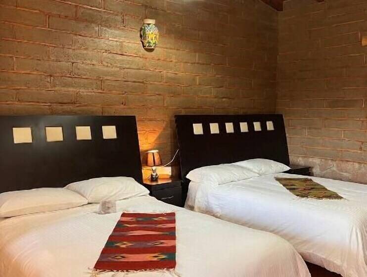 هتل Y Cabañas Mountain Lodge